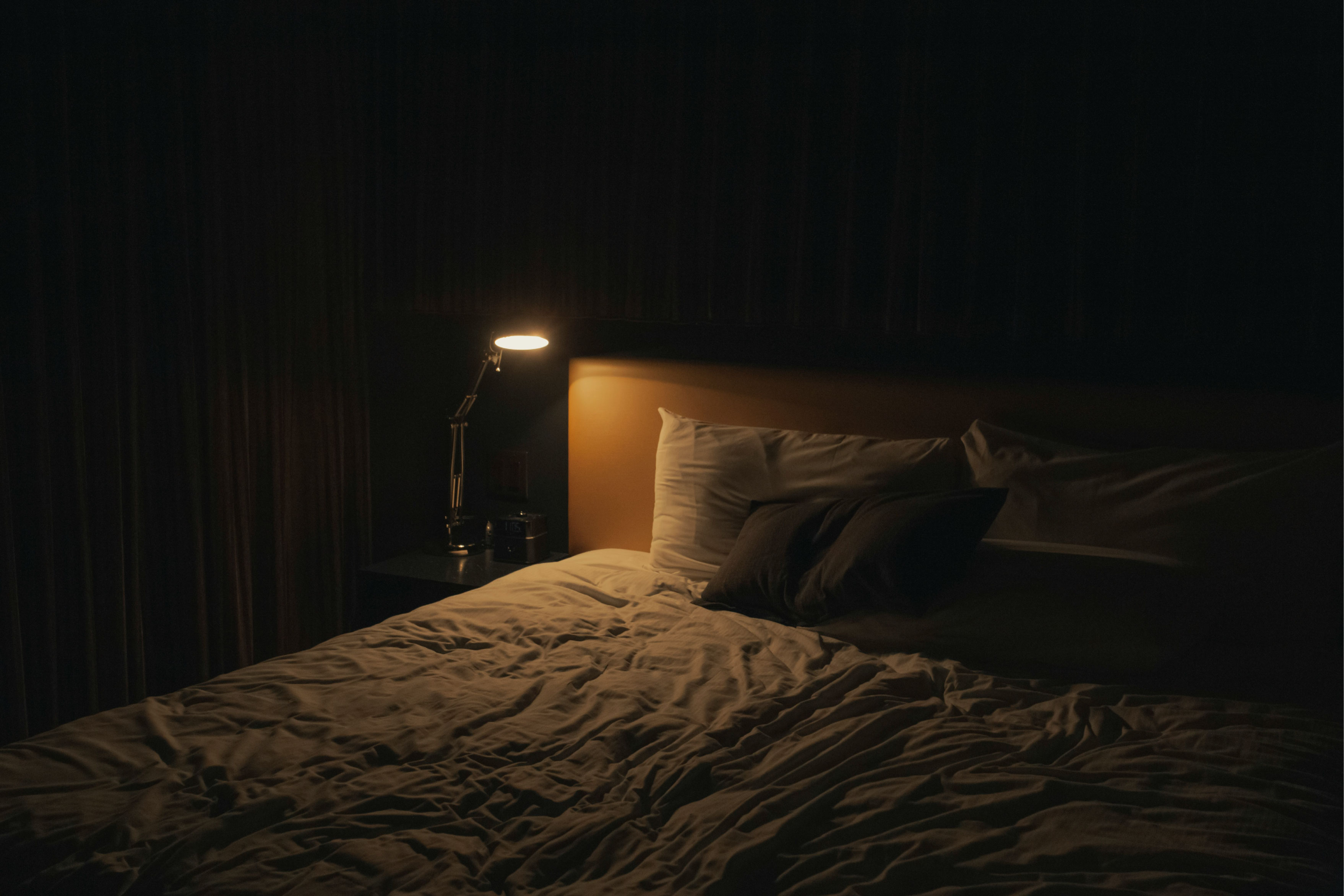 夜中に目が覚めて眠れない…スタッフの体験から学ぶ再入眠のコツ | 睡眠障害