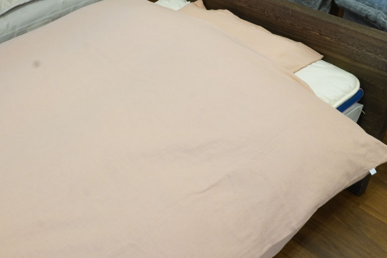 腰の痛みの原因はマットレス？介護職のお客様が寝具一式を見直したお話 | オーダーメイド寝具